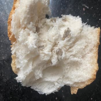 BİM Ekmekte Kirli Kalıntı: Sağlık Ve Hijyen Güvenimi Sarsıyor