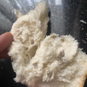 BİM Ekmekte Kirli Kalıntı: Sağlık Ve Hijyen Güvenimi Sarsıyor