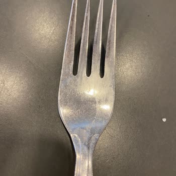 Köfteci Yusuf’ta Sipariş Yanlış Alındı, Meze Fırlatıldı Ve Kirli Çatal Bırakıldı