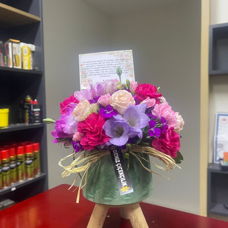 Deniz Çiçekçilik (Kuşadası) Sipariş İle Gönderilen Ürün Arasında Ciddi Farklar Bulunmaktadır