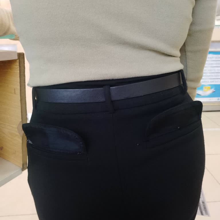 Arka Cebin Kapanmaması Nedeniyle Ayıplı Pantolon Değişimi Talebi