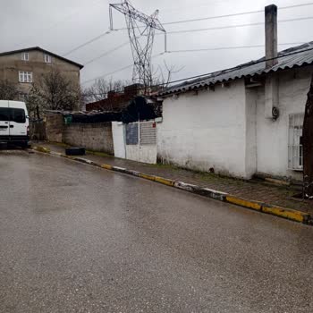 Kabloların Düşük Seviyede Asılı Olması Çocuk Ve Araç Güvenliğini Tehdit Ediyor