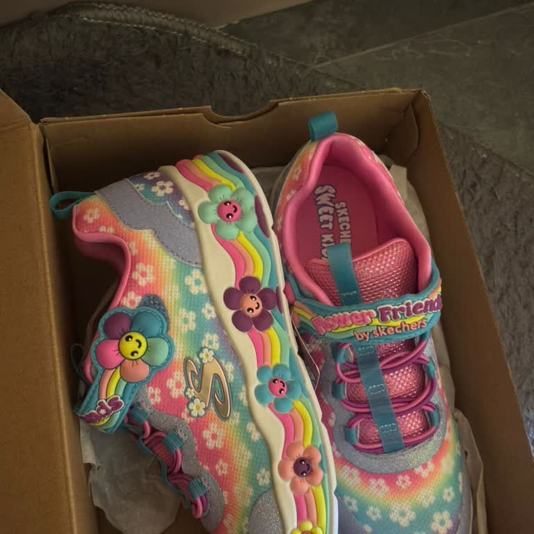 Skechers Ayakkabısında Eksik Sallanan Aksesuar Ve Çözüm Talebi