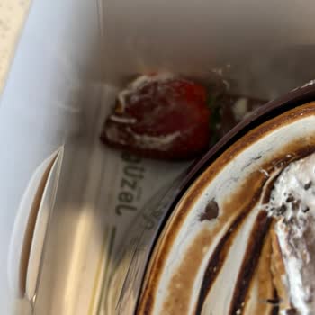 Hasarlı Pasta Teslimatı Ve İade Reddi: 800 TL Geri Ödeme Talebi