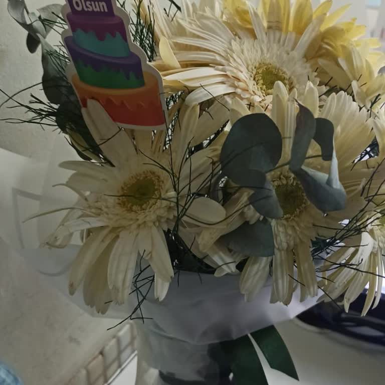 Doğum Günü İçin Aldığım Çiçek Solmuş Ve Görseliyle Uyuşmuyor