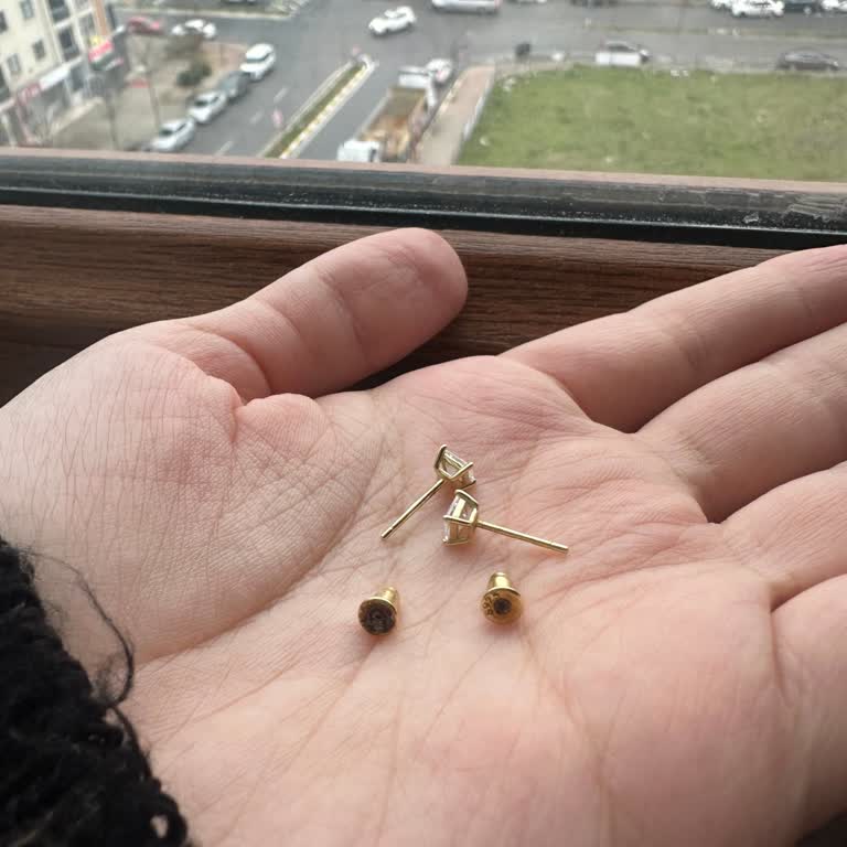 So Chic Mall'da Gümüş Küpe Paslanması Ve Personelin Küçümseyici Tutumu