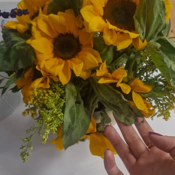 Ayçiçeği Aranjmanı Solmuş Ve Görseliyle Uyuşmuyor; Ücret İadesi İstiyorum