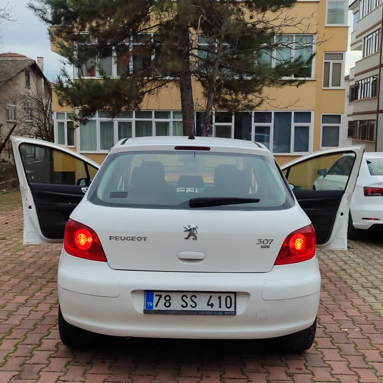 AXA Sigorta Orijinal Olmayan Stop Lambaları Nedeniyle Ağır Kusur