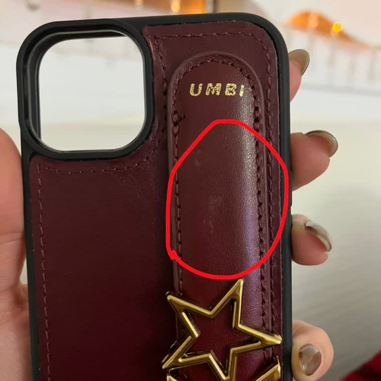 Derisi Soyulmuş Akıllı Telefon Kılıfı Ve Saygısız İletişim