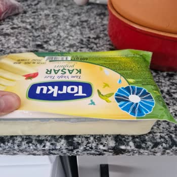 Torku Kaşar Peynirinde Küflü Ürün, Son Tüketim Tarihi Geçmemiş İade Talebi