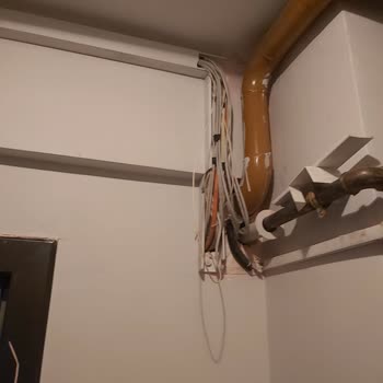 Kablo Net Kablo Kanallarının Düzgün Şekilde Yerine Takılması