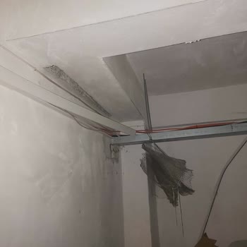 Kablo Net Kablo Kanallarının Düzgün Şekilde Yerine Takılması