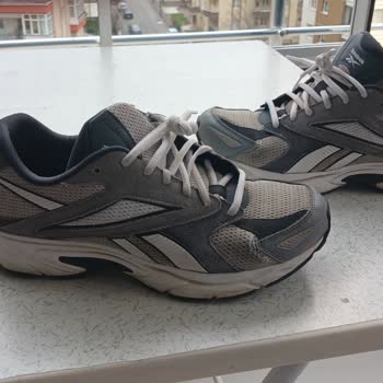 Aynı Model Reebok Ayakkabıda Tekrarlanan Yırtılma Ve Çelişen Değişim Kararı