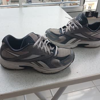 Aynı Model Reebok Ayakkabıda Tekrarlanan Yırtılma Ve Çelişen Değişim Kararı