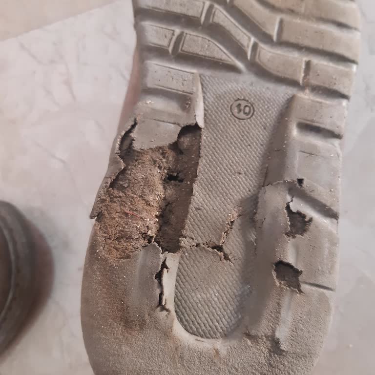 Polaris Erkek Ayakkabısının Garantisi İhlal Edildi Ve Tabanı Parçalandı