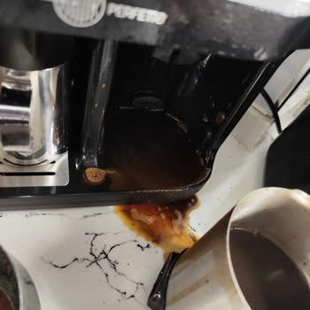 Karaca Hatır Perfetto Kahve Makinesinde Sızıntı Ve Köpüksüz Kahve, Servis Teslimat Sorunu