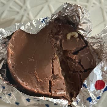 Ülker Ece Çikolatayı Yerken İçinden Kurt Çıktığını Fark Ettik