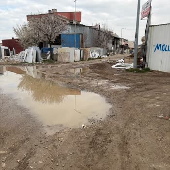 Sincan Ahievran Küçük Sanayi Sitesinde Betonlanmamış Yol Araç Ve Yaya Mağduriyetine Neden Oluyor