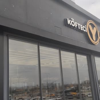 Üç Yıldır Çözülmeyen Yürüyen Merdiven Yaşlı Ve Engelli Müşterileri Zor Duruma Sokuyor