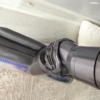 Dyson V15 Süpürgenin Ana Başlığındaki Kırılan Parça Garantiden Değişim İstiyorum