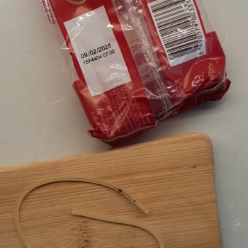 Filiz Makarna Spagetti Üzerindeki Siyah Lekeler Güven Ve Hijyen Endişesi