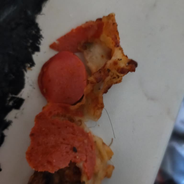 Domino’s Esentepe Şubesinde Pizza Üzerinde Saç Bulunması Ve Hijyen İhlali