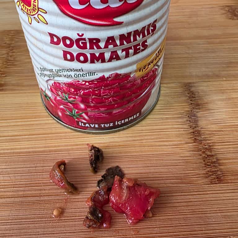 Tat Gıda Domates Konservelerinden Birinde Ciddi Bir Problem Yaşadım