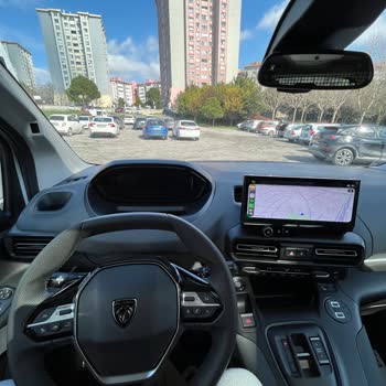 Yeni Peugeot Rifter'de Sürekli Multimedya Ve Kadran Arızası, Çözüm Bekleniyor