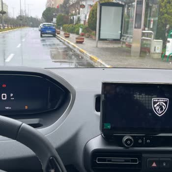 Yeni Peugeot Rifter'de Sürekli Multimedya Ve Kadran Arızası, Çözüm Bekleniyor