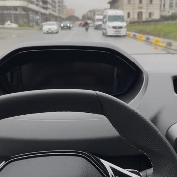 Yeni Peugeot Rifter'de Sürekli Multimedya Ve Kadran Arızası, Çözüm Bekleniyor