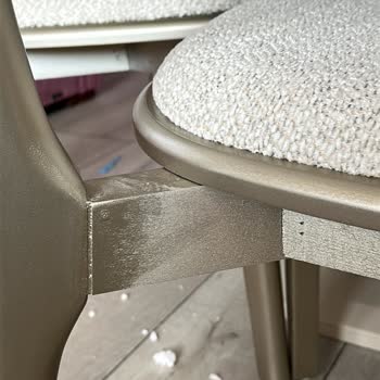 Kusurlu Sandalyeler Ve Kırık Ürün İçin Değişim Talebi