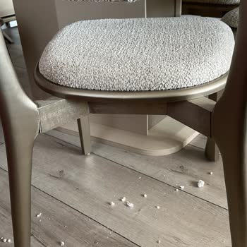 Kusurlu Sandalyeler Ve Kırık Ürün İçin Değişim Talebi