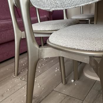 Kusurlu Sandalyeler Ve Kırık Ürün İçin Değişim Talebi