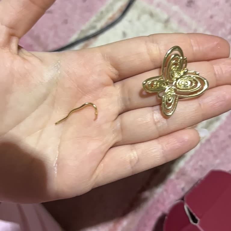 Dayanıklı Olması Beklenen Çelik Küpe Kısa Sürede Koptu Ve İletişim Yok