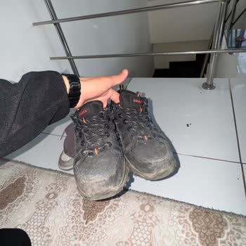 Yoğun Koku Ve Hızlı Yıpranma Nedeniyle FLO’dan Ayakkabı Değişimi İstiyorum