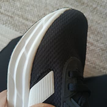 Üç Ayda Yan Tarafı Yırtılan Adidas Yürüyüş Ayakkabısı İçin Deichmann'dan Değişim Talebi