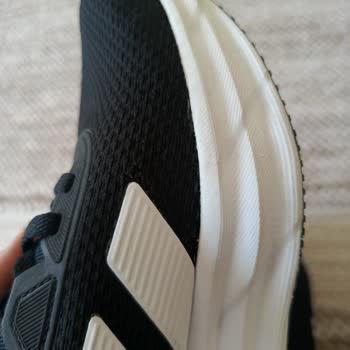 Üç Ayda Yan Tarafı Yırtılan Adidas Yürüyüş Ayakkabısı İçin Deichmann'dan Değişim Talebi