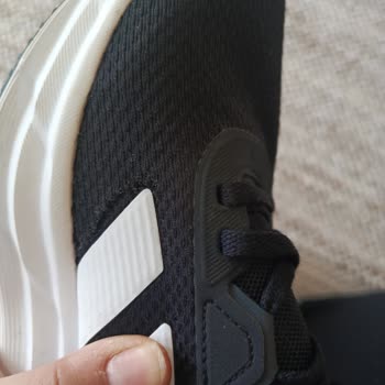 Üç Ayda Yan Tarafı Yırtılan Adidas Yürüyüş Ayakkabısı İçin Deichmann'dan Değişim Talebi