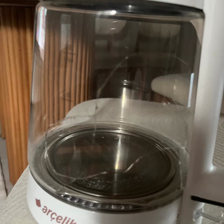 Arçelik Çay Makinesinin Alt Tabanı Patladı, Servis Yüksek Ücret Talep Ediyor