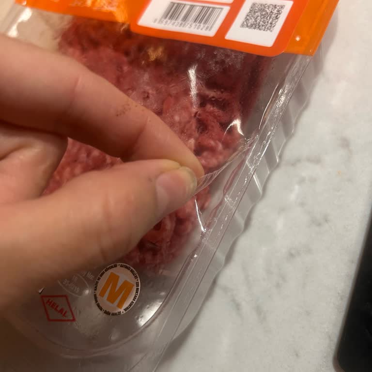 Yırtık Ve Nemli Dana Kıyma Ürünü İçin İade Talebi Ve Geri Dönüşsüz Destek Süreci