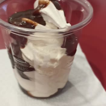 Burger King Dondurma Reklamı Gerçek Gramajı Yansıtmaz