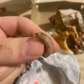 Köfteci Yusuf Şubesinde Hamburgerde Yabancı Madde Ve Sağlık Endişesi