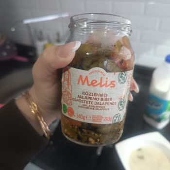 Melis Biber Konservesinin İçinden Tırtıl Çıkması