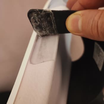 Tutkalı Kaybolan Terlik Ve Değişim Reddi