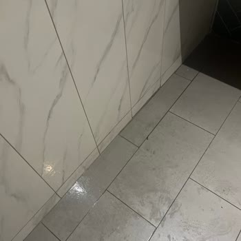 Historia AVM Tuvaletleri Kirli Ve Peçetesiz Hijyen Endişesi