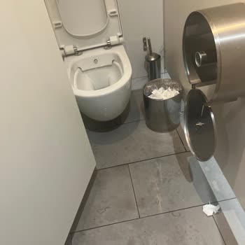 Historia AVM Tuvaletleri Kirli Ve Peçetesiz Hijyen Endişesi