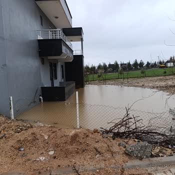 Kontrolsüz Yağmur Sularının Evimize Su Basması Ve Temel Çökme Riski