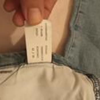 Mavi Jean Pantolonunun Erken Yırtılması Ve Mağaza İlgisizliği