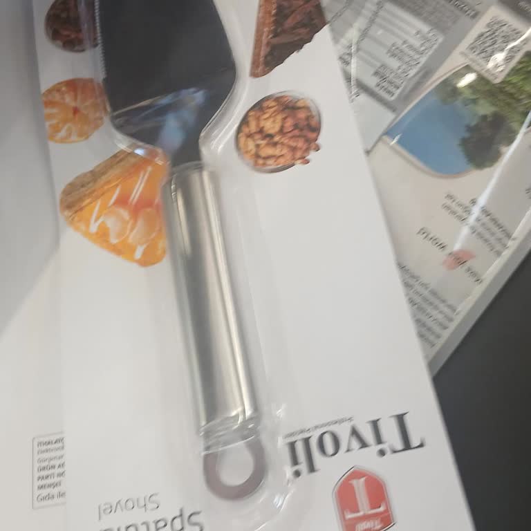 A101 İzmir Mağazasında Fiyat İtirazı Sırasında Personelin Kaba Ve Hakaret Dolu Tutumu