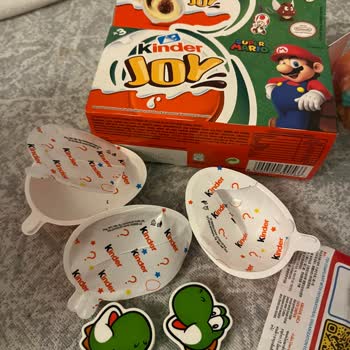 Kinder Joy Üçlü Pakette Tekrarlanan Oyuncaklar